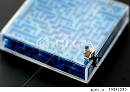 ビジネスマンと迷路 ビジネスマンと迷路 39581239