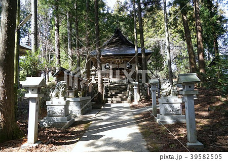 日本のピラミッド（皆神神社）石灯籠と狛犬 39582505