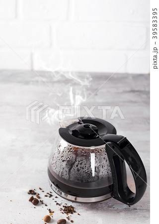 Coffee maker pot filling with coffee beans 39583395