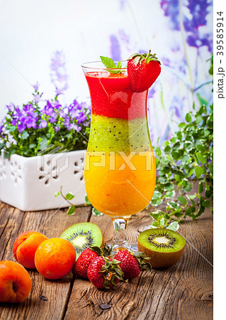 Smoothies with fresh fruit. 39585914