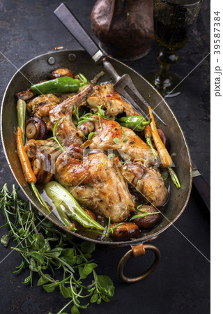 Rabbit with Vegetable and Mushrooms  39587384