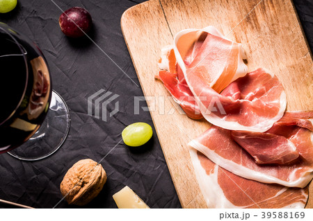 Cheese palette and prosciutto ham served with wine 39588169
