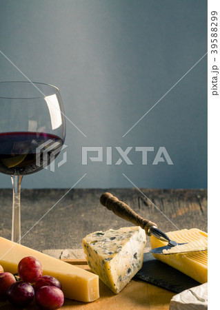 Palette of many types of cheese and some grapes 39588299