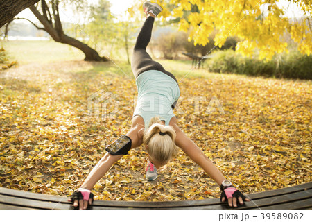 Hot blond exercise 39589082