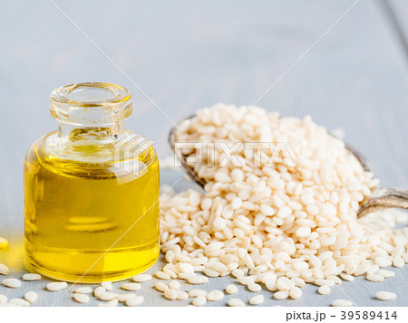 Bottle of sesame oil and sesame seeds 39589414