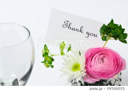 メッセージカートと花 Thank You の写真素材 39590055 Pixta