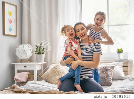 Happy loving family. 39595616