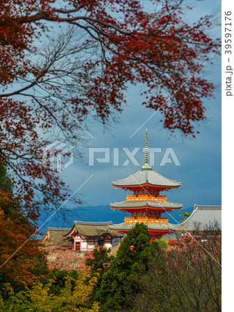 Kiyomizu Temple at autumn in Kyoto, Japan Kiyomizu Temple at autumn in Kyoto, Japan 39597176
