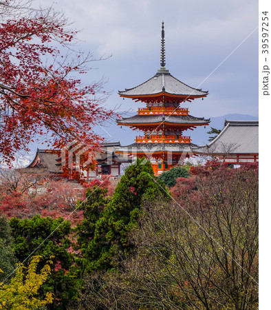 Kiyomizu Temple at autumn in Kyoto, Japan Kiyomizu Temple at autumn in Kyoto, Japan 39597254