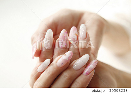 花柄とラメの春ネイル 花柄とラメの春ネイル 39598233