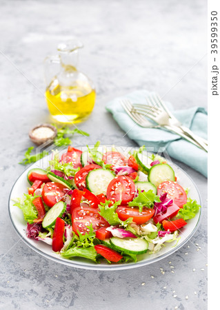 Fresh vegetable salad 39599350