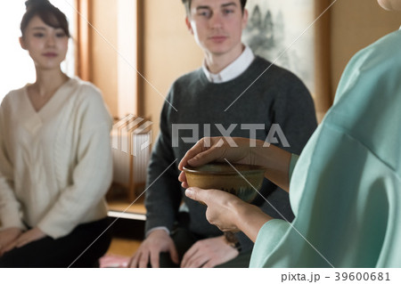 茶道体験をする観光客 39600681