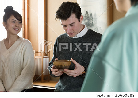 茶道体験をする観光客 39600688