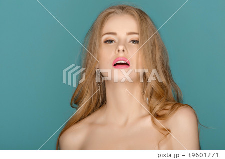 Beautiful fashion blond woman Beautiful fashion blond woman 39601271