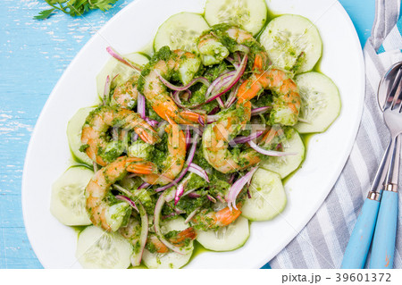 MEXICAN CUISINE. Aguachile de camaron. Prawns 39601372