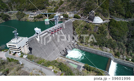 仁淀川町の大渡ダム空撮、仁淀ブルーを蓄えて 仁淀川町の大渡ダム空撮、仁淀ブルーを蓄えて 39601996