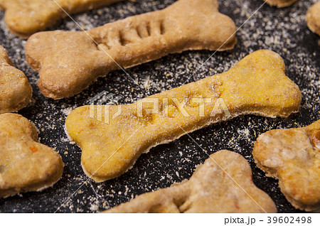 Homemade oatmeal dog treats with carrots  39602498