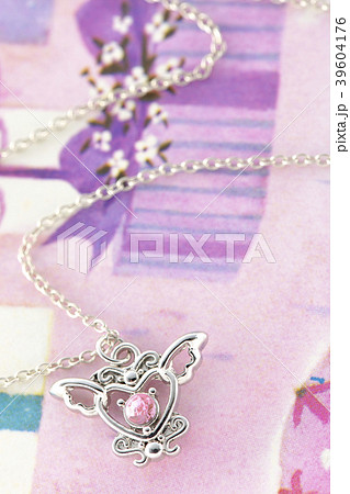 可愛いチャームのネックレス 39604176