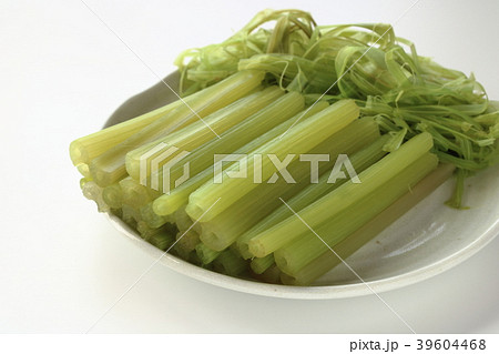 フキの皮むき 39604468