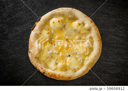 ホームメイドピザ　Italian home-made pizza 39608912