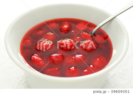 手作りの苺ソース 39609301