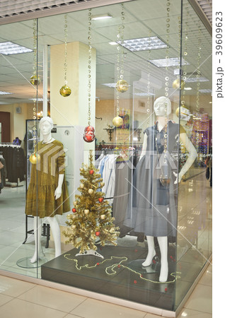 Jewelry stores for the holidays to attract buyers Jewelry stores for the holidays to attract buyers 39609623