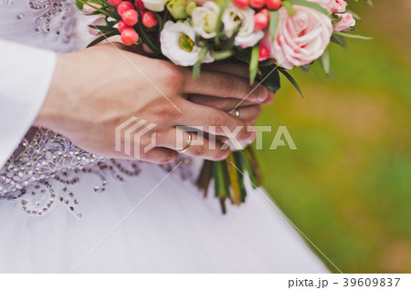 Wedding gift of the groom in the hands of bride 39609837