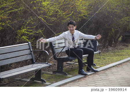 韓国人 汝矣島公園 若い男 39609914