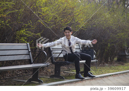 ビジネスマン 韓国人 汝矣島公園 39609917