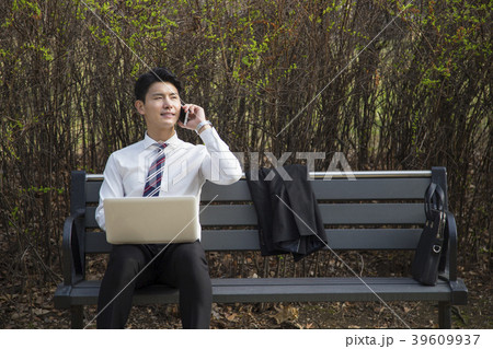 韓国人 汝矣島公園 若い男 39609937
