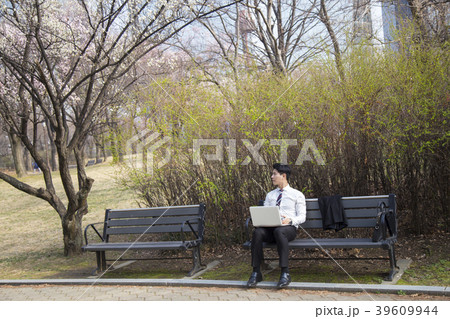 韓国人 汝矣島公園 若い男 39609944
