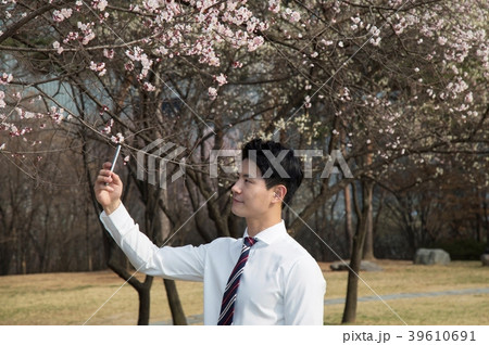 韓国人 汝矣島公園 若い男 39610691
