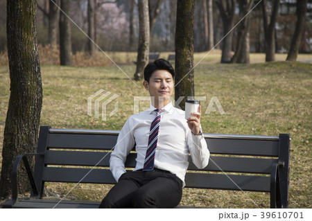 韓国人 汝矣島公園 若い男 39610701