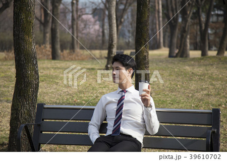 韓国人 汝矣島公園 若い男 39610702