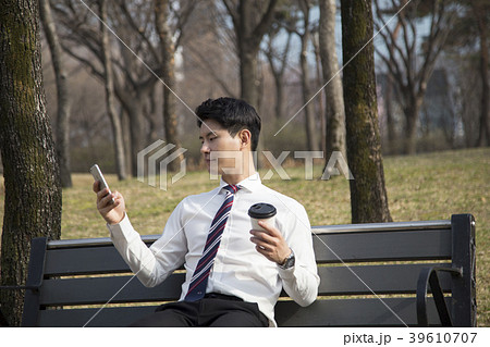 韓国人 汝矣島公園 若い男 39610707