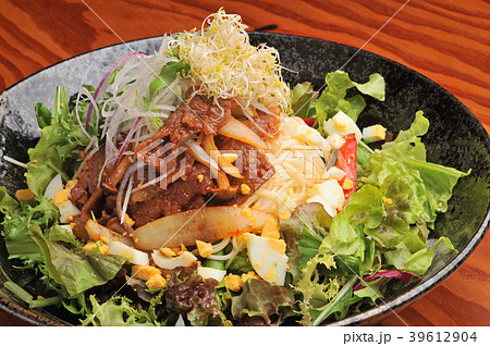 韓国料理 プルコギサラダ 韓国料理 プルコギサラダ 39612904