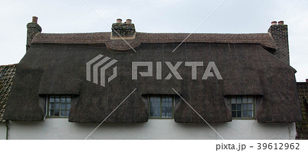 英国　イギリス　家の屋根　茅葺 39612962