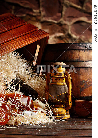 Whiskey bottlesvintage whiskey wooden containers 39612979