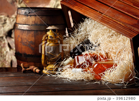Whiskey bottlesvintage whiskey wooden containers Whiskey bottlesvintage whiskey wooden containers 39612980