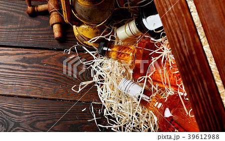 Whiskey bottlesvintage whiskey wooden containers Whiskey bottlesvintage whiskey wooden containers 39612988