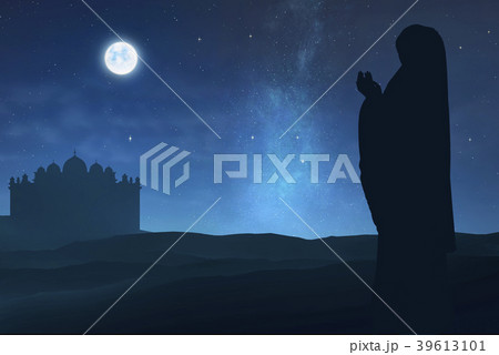 Silhouette of muslim woman raising hand Silhouette of muslim woman raising hand 39613101
