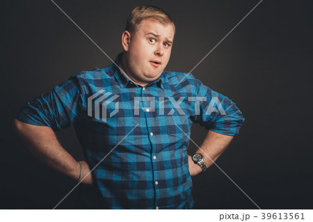 Fat caucasian man thinking and looking up to Fat caucasian man thinking and looking up to 39613561