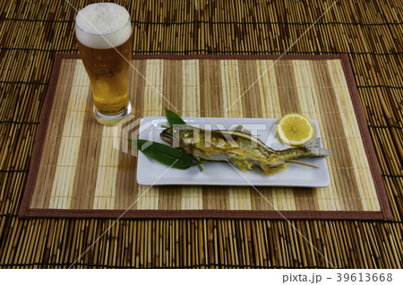 ビールと鮎の塩焼き 39613668