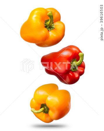 Falling bell peppers isolated on white background 39616503