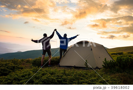 Camping and couple on the top of high mountains 39618002