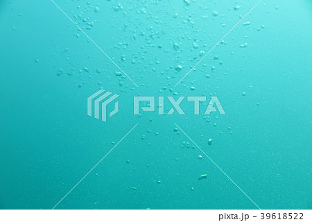 海の中 泡 海の中 泡 39618522