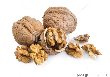 walnut and a cracked walnut 39620804