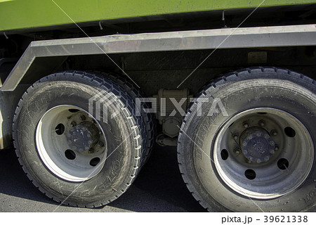 トラックの後輪 トラックの後輪 39621338