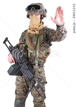 US MARINES with M249 machine gun US MARINES with M249 machine gun 39622243