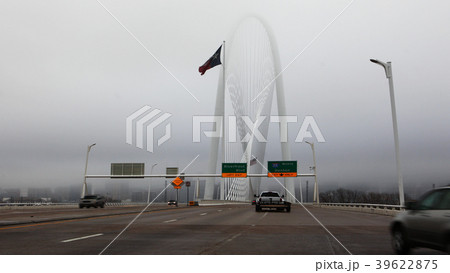 Bridge into Dallas with traffic Bridge into Dallas with traffic 39622875